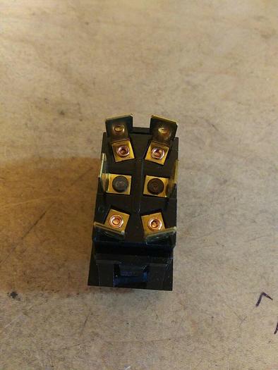 Carling 0651 R Rocker Switch. *TIGM5M-6S-WH-NBL