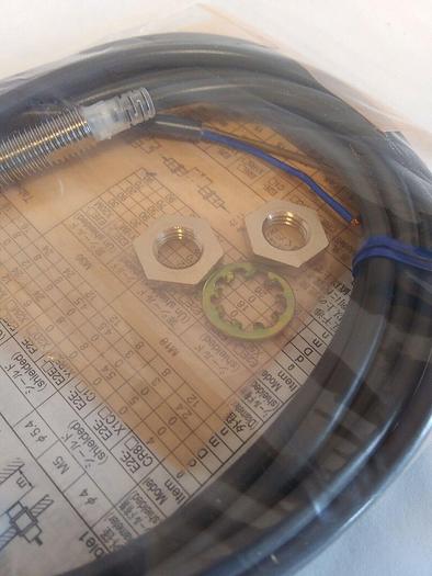 Omron EXE-X2D1-N Proximity Switch