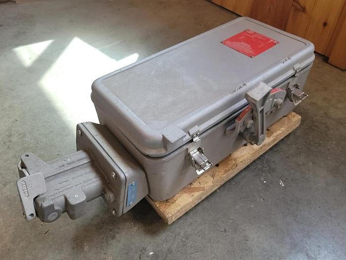 Used Crouse Hinds W2SR33542 Interlocked Arktite Receptacle