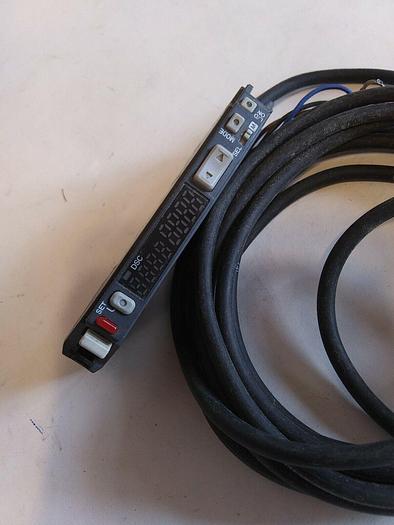 Used Keyence FS-V31 Digital Fiber Optic Sensor Amplifier (Lot of 2)