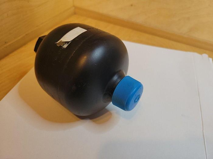 Used Integral Accumulator 032-1315-013-611, 250 bar