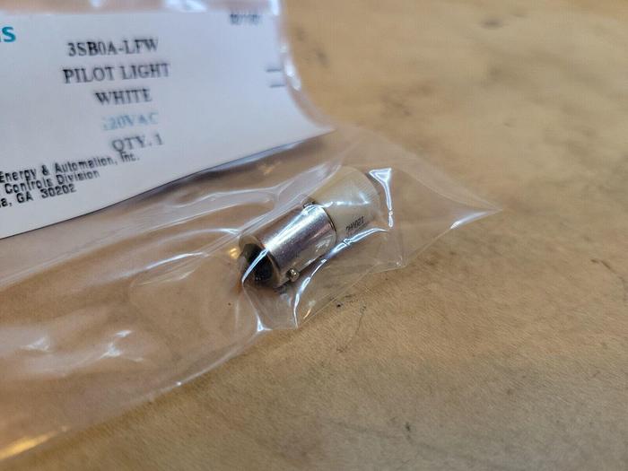 Siemens 3SB0A-LFW White Pilot Light