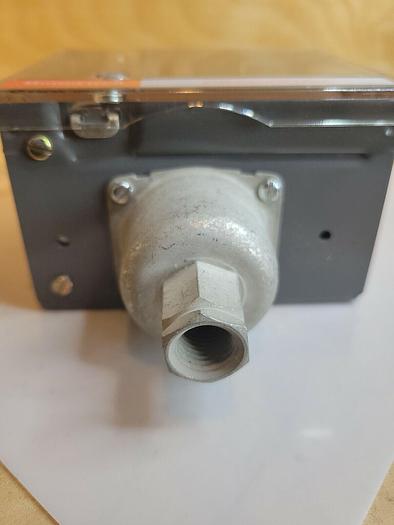 Used Honeywell Pressuretrol L91A1052