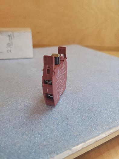 Siemens 3SB14 00-0A, Contact Block 1NO+1NC 4011209023628