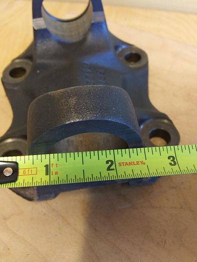 Dana Spicer 4-2-669 Flange Yoke
