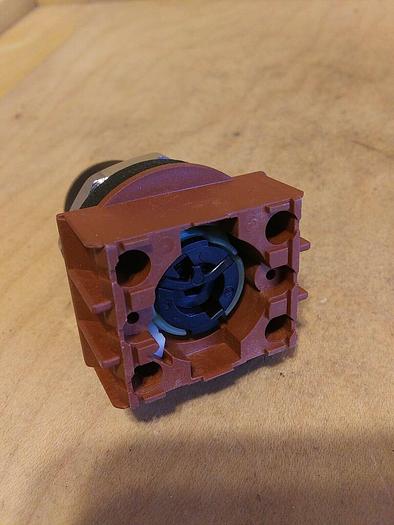 Siemen 3SB03-2MHC4 Selector Switch with Keys