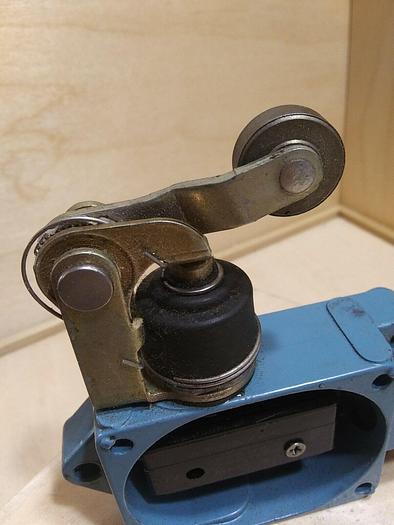 Used Micro Switch Snap Back Roller Limit Switch