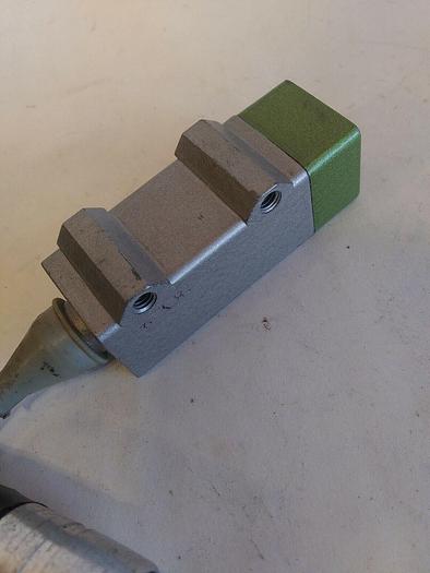 Used Omron E3S- VS1 E2 Photoelectric Switch