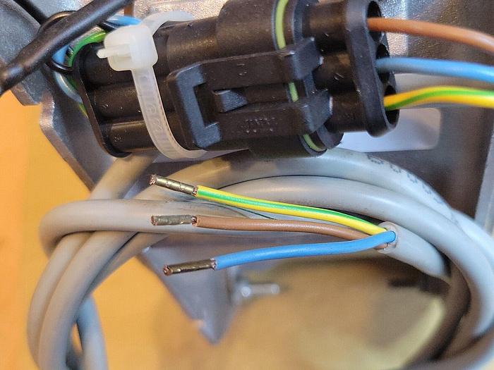 ECOFIT 2VGC25 Thermally Protected 200V Axial Fan