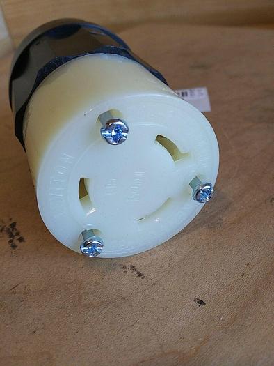 Leviton 2633-PLC 2pole 3-Wire Grounding Connector Locking