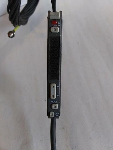 Used Keyence FS-V2-1R Digital Fiber Optic Sensor (Lot of 2)