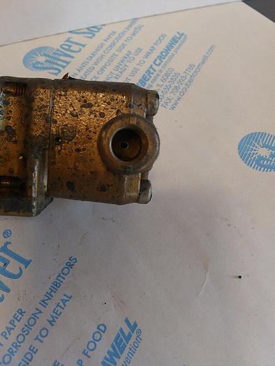 Used Versa VPP-3301 3 way valve