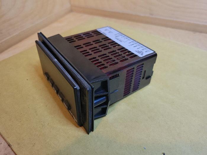 Used Red Lion PAXR, PAXR0000 - 1/8 DIN Digit Input Panel Meter