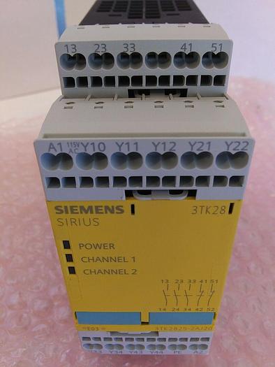 Siemens 3TK2825-2AJ20 Safety Relay (Very Minor Cosmetic Damage)