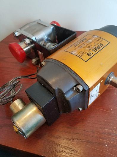 Worcester Controls Series 39 Double Acting Pneumatic Actuator w/ Sanitary Valve