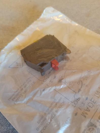 Telemecanique ZBE102 35564 Contact Block 785901355649