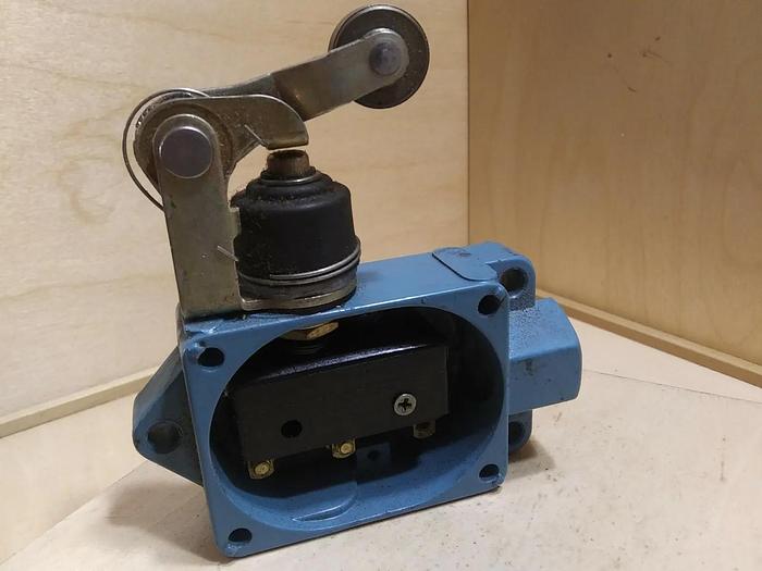 Used Micro Switch Snap Back Roller Limit Switch