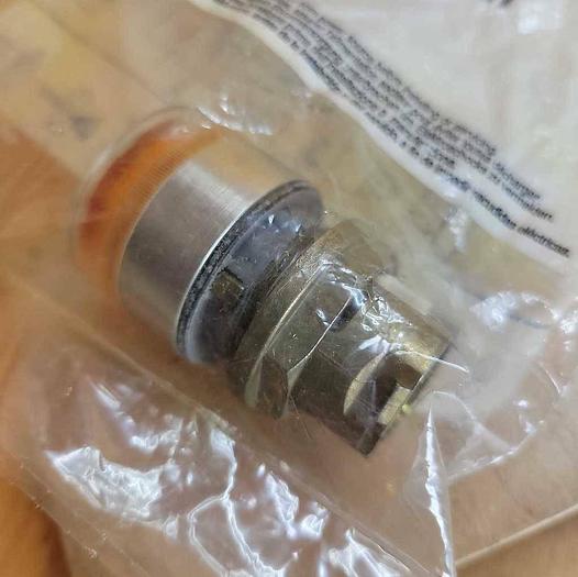 Allen-Bradley 800EM-LF5 Illuminated Push Button Momentary Contact Amber New