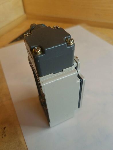 Used Omron D4B-3117N