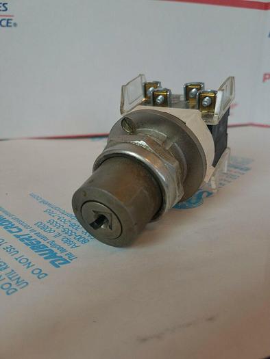 Used Allen Bradley 800T-J4404KC1 NO KEY