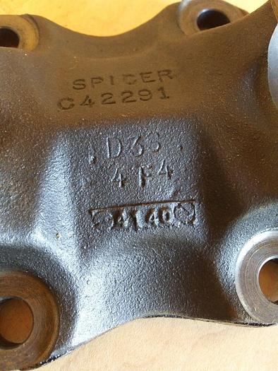 Dana Spicer 4-2-669 Flange Yoke