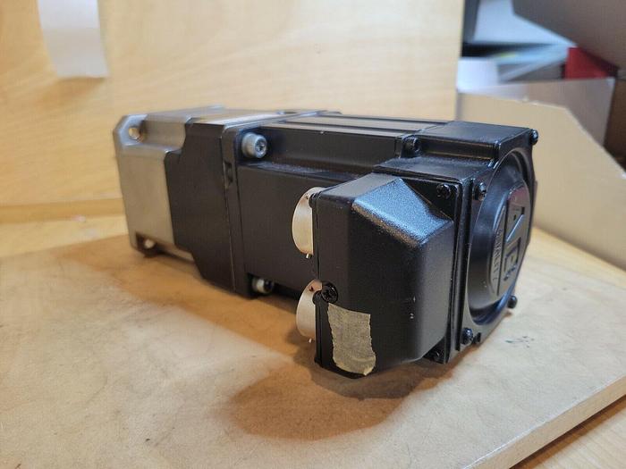 Used Allen Bradley MPL-B310P-HJ22AA w/ Apex Dynamics AB090-S2-P1