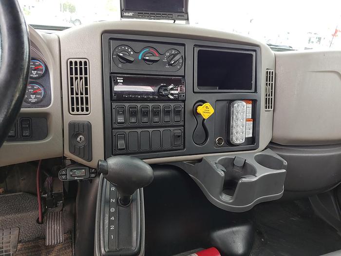 Used Elliott L55R Sign Crane on 2019 International 4300 Reg Cab Flatbed Truck - M97257