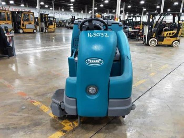 Used 2017 TENNANT T16 RIDER FLOOR SCRUBBER (BATTERY) (CYLINDRICAL)