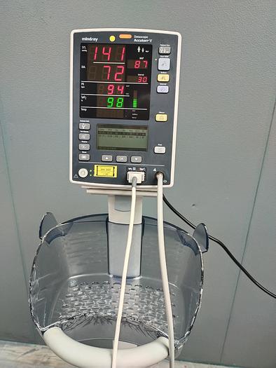 Gebraucht Mindray Datascope Accutorr V Vital Patientenmonitor auf Trolley