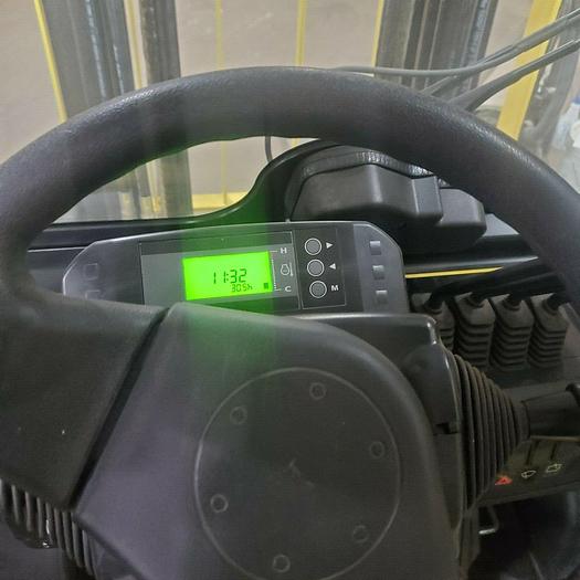 Used 6,000 POUND HYSTER 60XT PNEUMATIC TIRE FORKLIFT 2018 SIDE SHIFT AND FORK POSITIONER