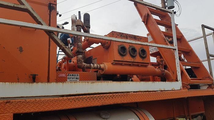 Used 2002 WELCAN 4 Axle Carrier Style Oilfield Pump / Kill Truck