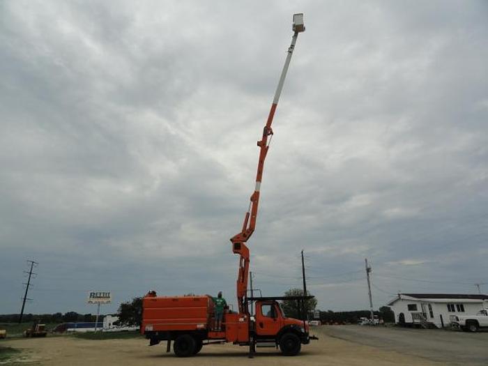 Used 2011 FREIGHTLINER BUSINESS CLASS M2 106