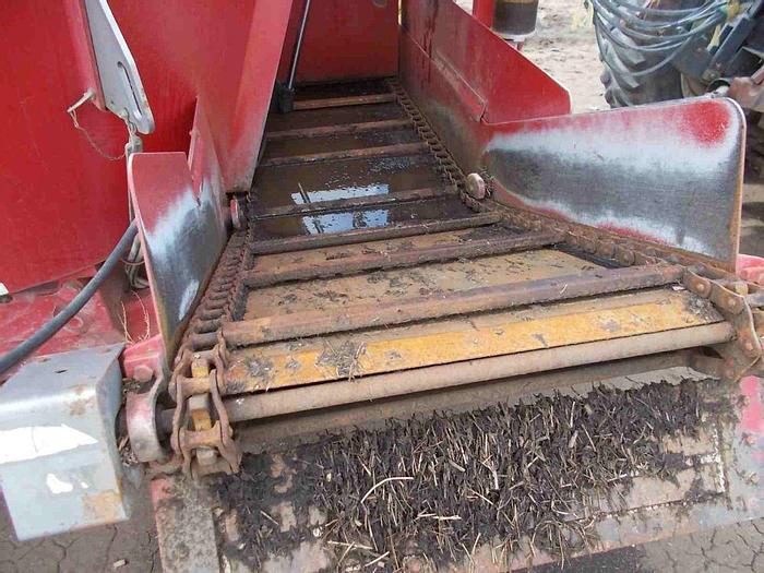 Used Loewen 1022 Vertical Feed Mixer