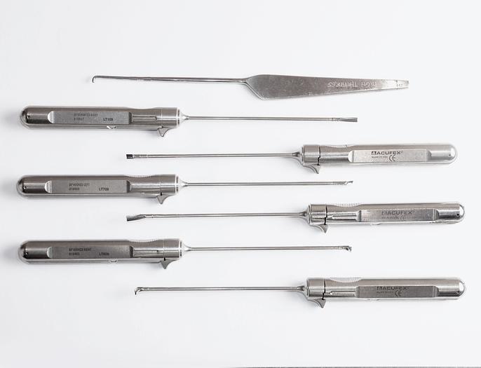 Used COMPLETE SET OF ARTHROSCOPY SCISSORS (ACUFLEX SMITH & NEPHEW), CIGAR HANDLE