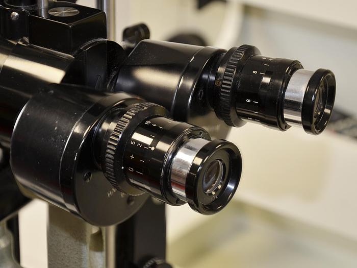 D'occasion LAMPE A FENTE HAAG STREIT BM 900 MOUVEMENTS TRIDIMENTIONNELS AVEC TONOMÉTRE  À APLANATIONS