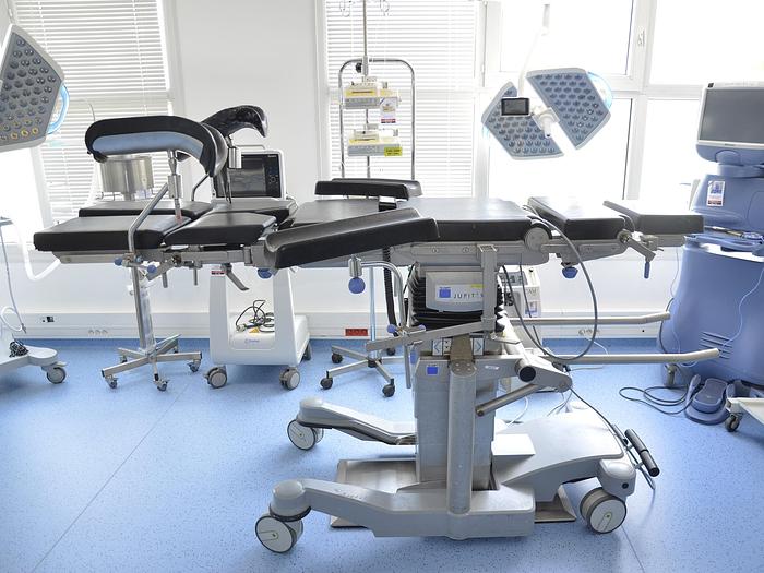 D'occasion TABLE D'OPERATION TRUMPF JUPITER AVEC SES ACCESSOIRES TRES BEL ETAT