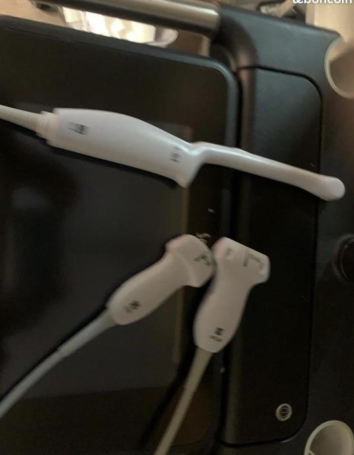 D'occasion ECHOGRAPHE SONOSITE X-PORTE AVEC SONDES ABDOMINALE, LINEAIRE et ENDOVAGINALE