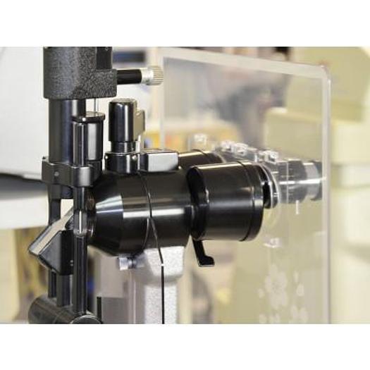 Used HAAG STREIT 900 SLIT LAMP WITH THREE-DIMENSIONAL MOVEMENTS, ON ITS HEIGHT-ADJUSTABLE TABLE