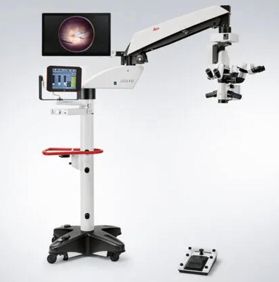 D'occasion MICROSCOPE LEICA OPHTALMOLOGIQUE M620 avec caméra et moniteur HD