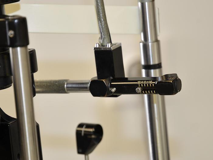 D'occasion LAMPE A FENTE HAAG STREIT BM 900 MOUVEMENTS TRIDIMENTIONNELS AVEC TONOMÉTRE  À APLANATIONS