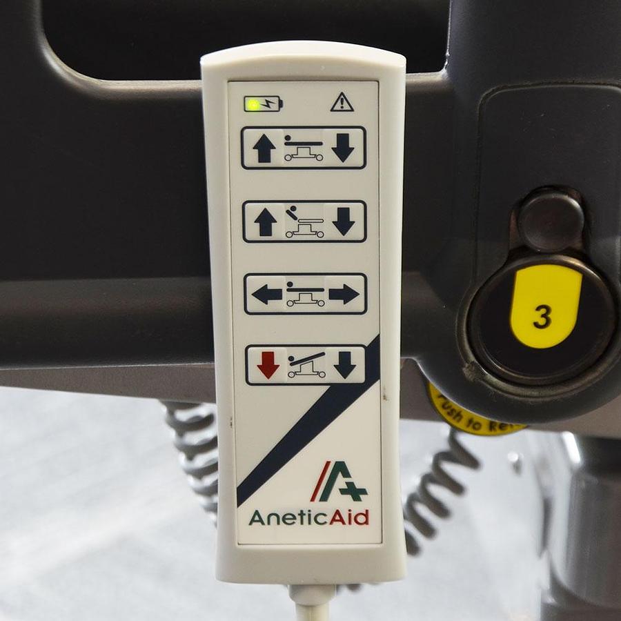 D'occasion ANETIC AID QA4 UNIVERSAL ELECTRIC MOBILE SURGERY TABLE