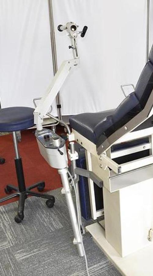 D'occasion COLPOSCOPE ZEISS OPMI 99 A FIXER SUR CHAISE GYNECOLOGIQUE