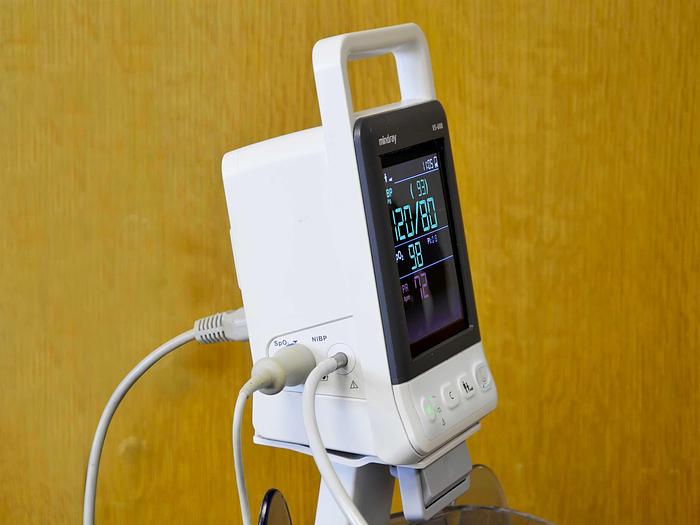 D'occasion MONITEUR MOBILE DE PRESSION BRASSARD, DE SP02 MINDRAY VS 600