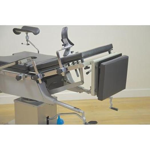 RADIOLUCENT OPERATING TABLE WITH ACCESSORIES