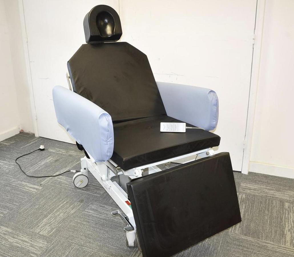 D'occasion MOBILE OPERATING TABLE FOR AMBULATORY OPHTALMOLOGY/PLASTIC/ENT/BARIATRIC SURGERY