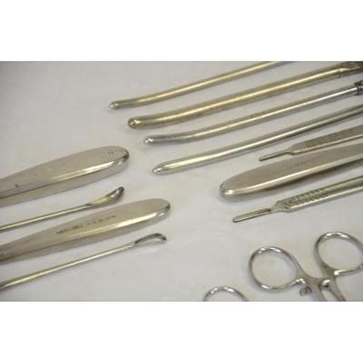 Used BOX OF GYNECOLOGICAL INSTRUMENTS