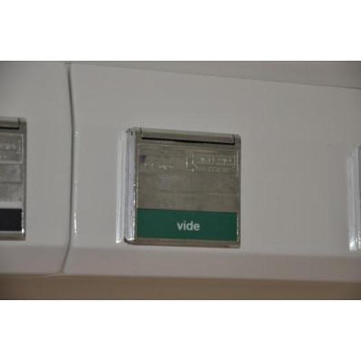 Used RECOVERY ROOM RAMP WITH 7 STATIONS EACH CONTAINING 02, NITROUS OXIDE, AIR, 2 X VACUUM