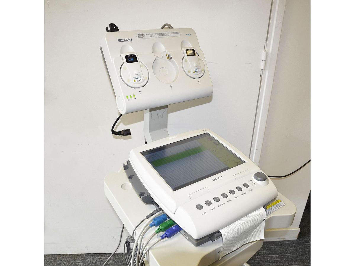 D'occasion EDAN F9 TOCOCARDIOGRAPH WITH TOCO PROBE, CARDIO PROBE, MOTHER MONITORING (NIBP, SPO2)
