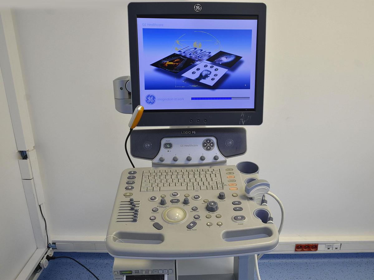 D'occasion GE LOGIQ P6 ULTRASOUND with 2 probes
