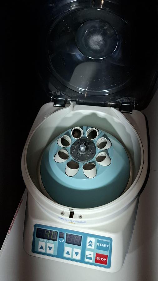 D'occasion CENTRIFUGEUSE DE LABORATOIRE HETTICH EBA 20 